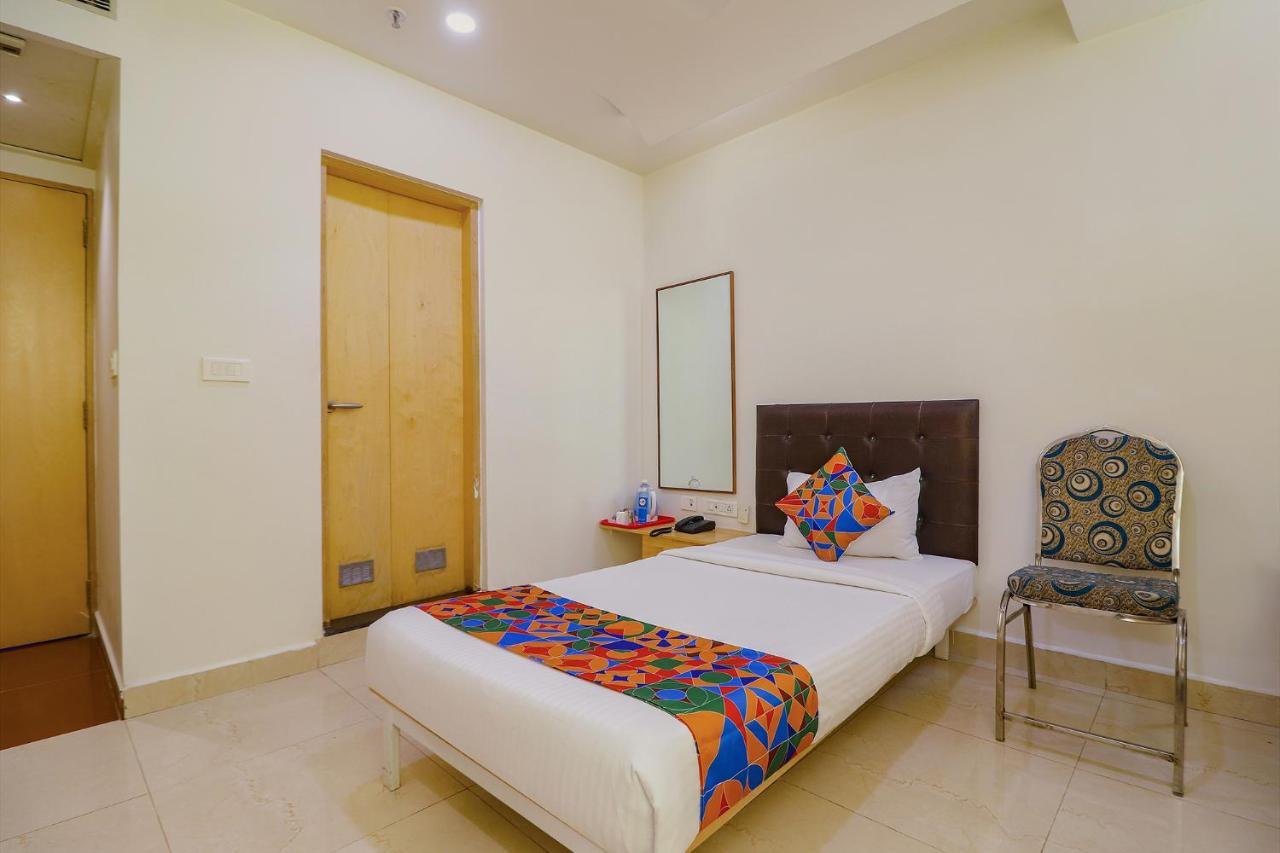 Fabhotel Aamantran & Banquet Halls - Nr Rtc X Roads Metro Station ハイデラバード エクステリア 写真